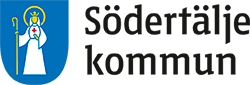 Södertälje kommuns logotyp. Södertälje kommun i svart med en blå sköld till vänster. I den blåa skölden visas en herde klädd i vitt.